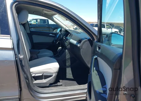 2018 Volkswagen Tiguan 2.0T S z USA, uszkodzony, nr VIN 3VV0B7AX0JM206272